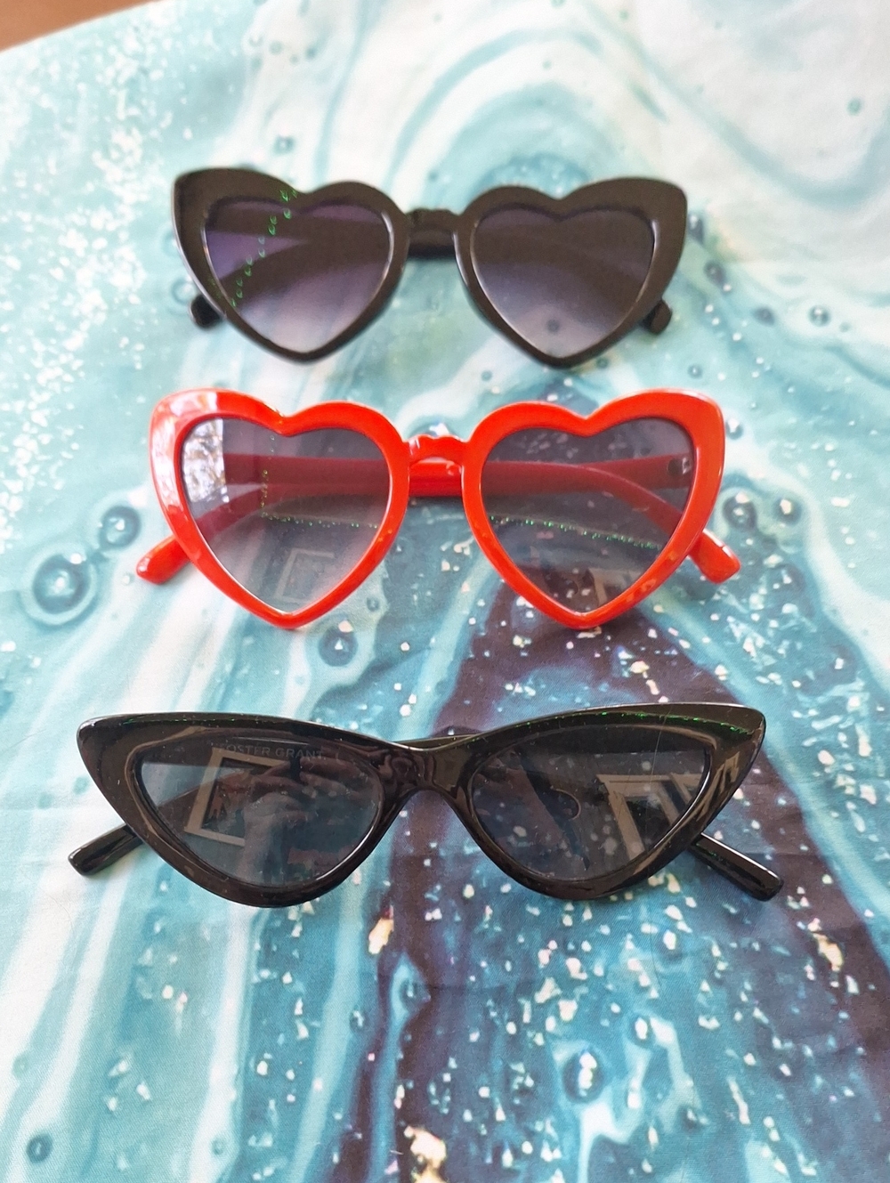 Set of 3 Retro Heart & Cat-Eye Sunglasses - Black & Red